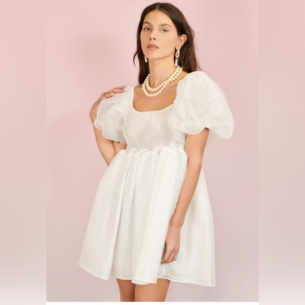 Sister Jane pearl bridal mini dress size small
NNT pit to pit 14”
